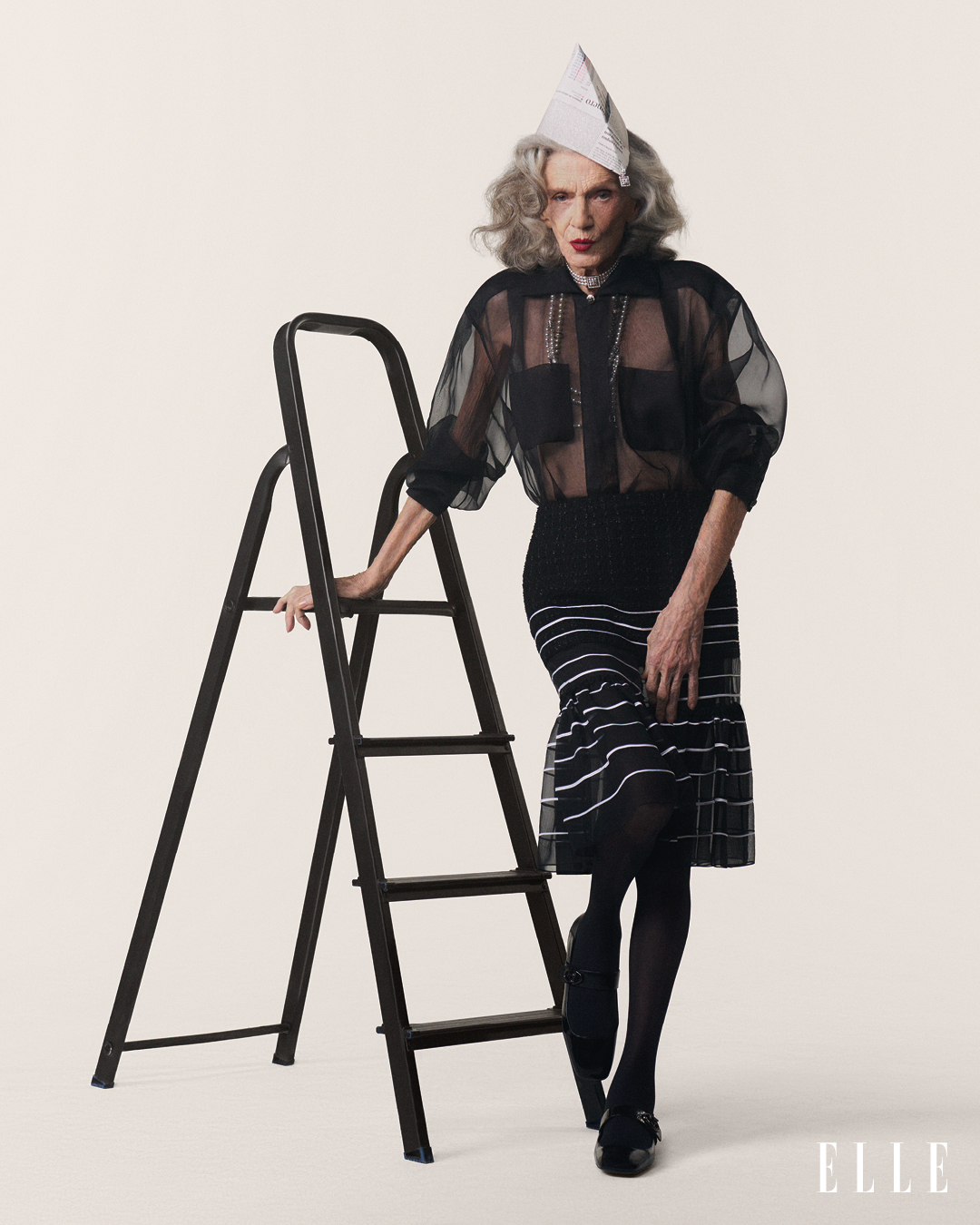 A modelo e atriz Vera Valdez em ensaio do Volume 16 da ELLE Brasil.