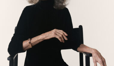 A modelo e atriz Vera Valdez em ensaio do Volume 16 da ELLE Brasil.