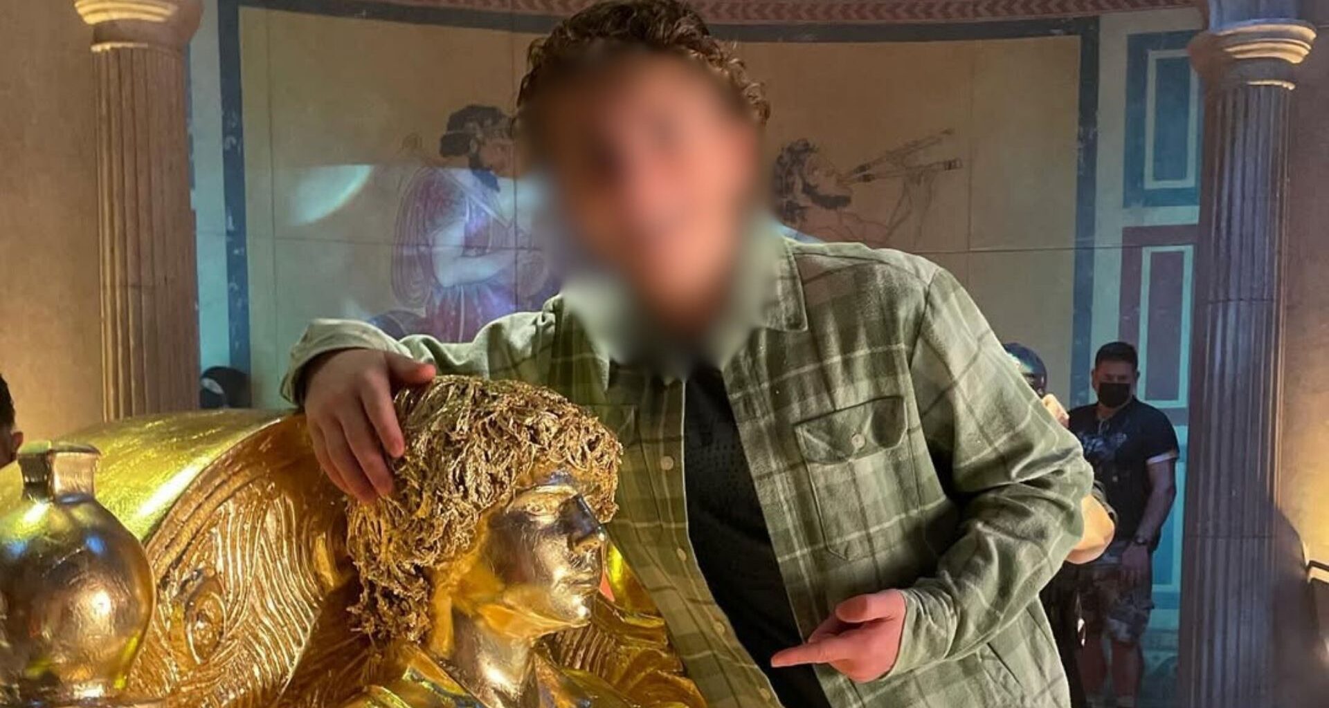 Ator celebra 17 anos com R$ 16 milhões e vida secreta no interior