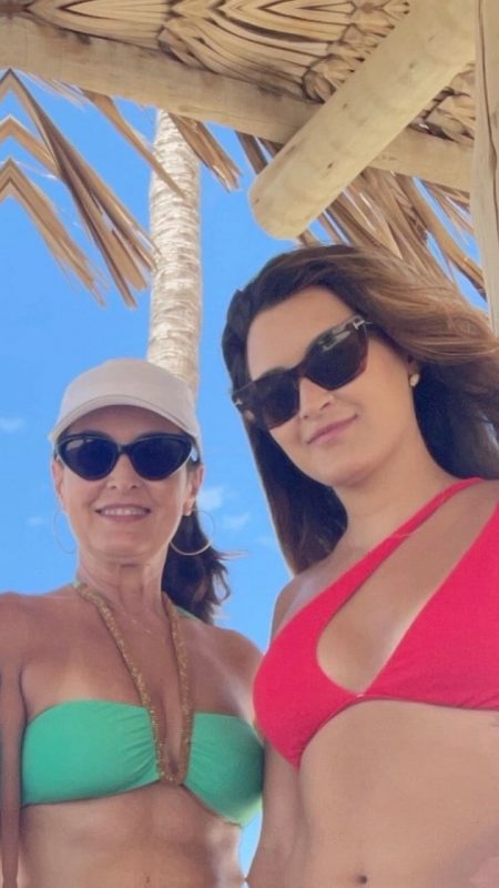 Fátima Bernardes surge de biquíni em foto com a filha, Bia Bonemer - Divulgacão/Observatório dos Famosos/ND