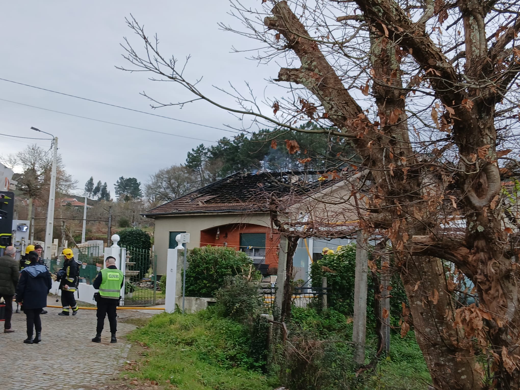 Incêndio em casa que acolhe idosos na póvoa de lanhoso