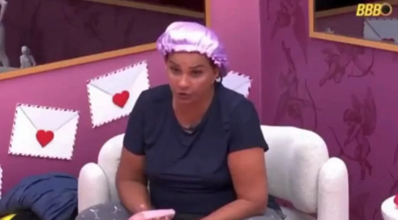 No BBB, atriz espalha fake news sobre Bolsa Família em rede nacional