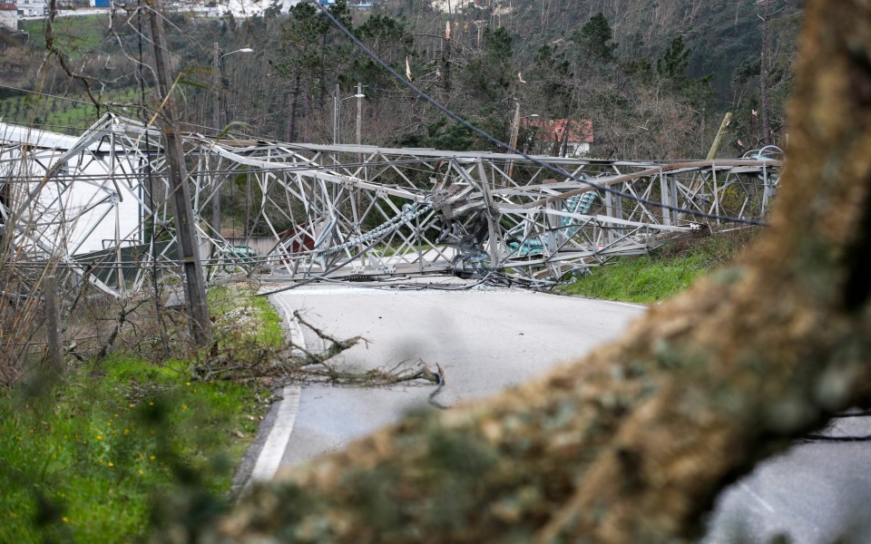 Recorde. Tempestade derrubou mais de 60 postes de muito alta tensão