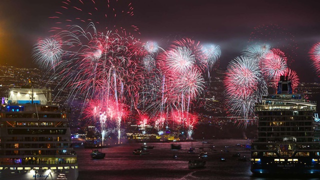 Tradicional fogo-de-artifício deu boas-vindas a 2026 na Madeira