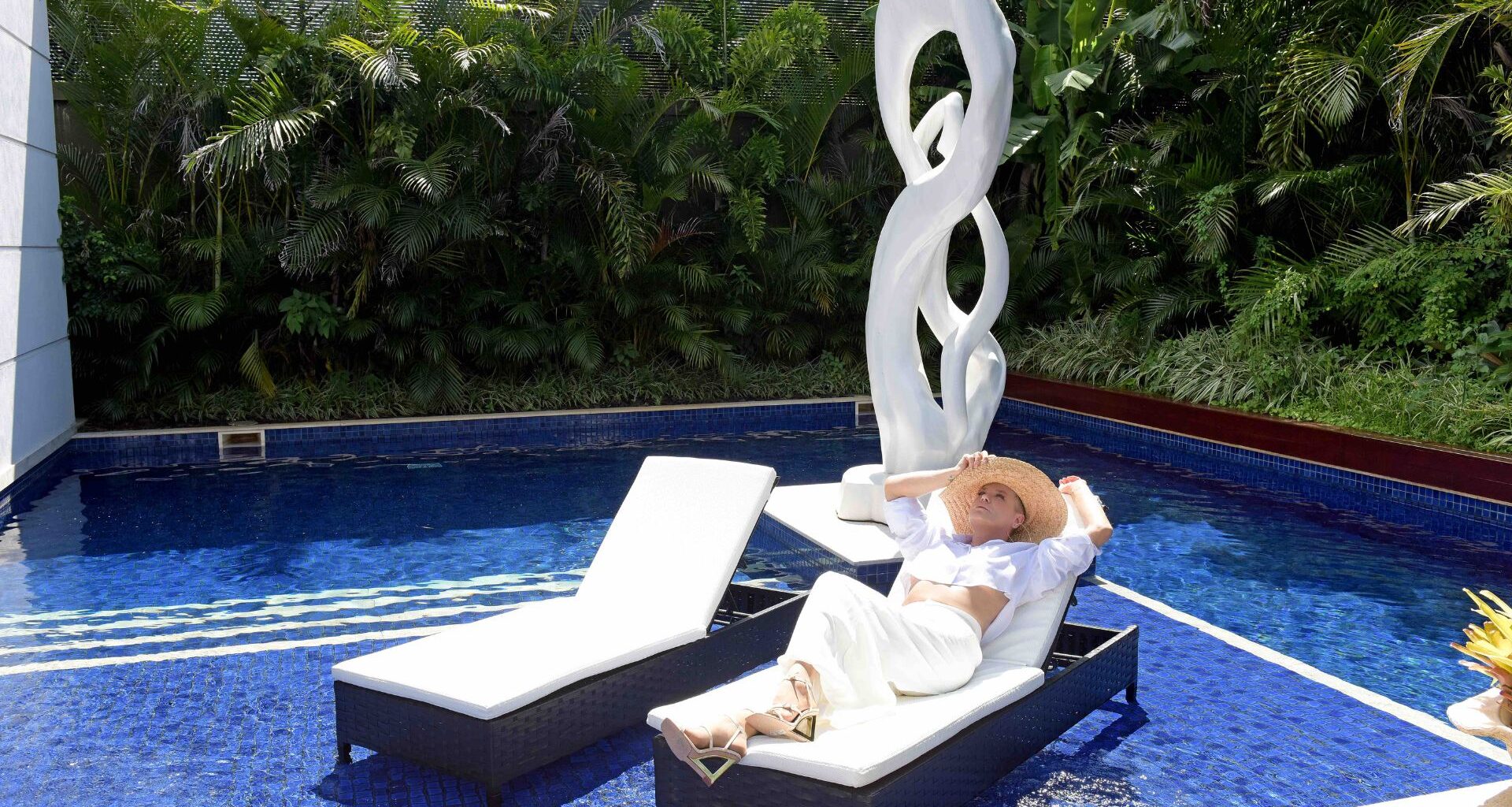 Após 40 anos de carreira, apresentadora deixa mansão milionária para viver em santuário ecológico