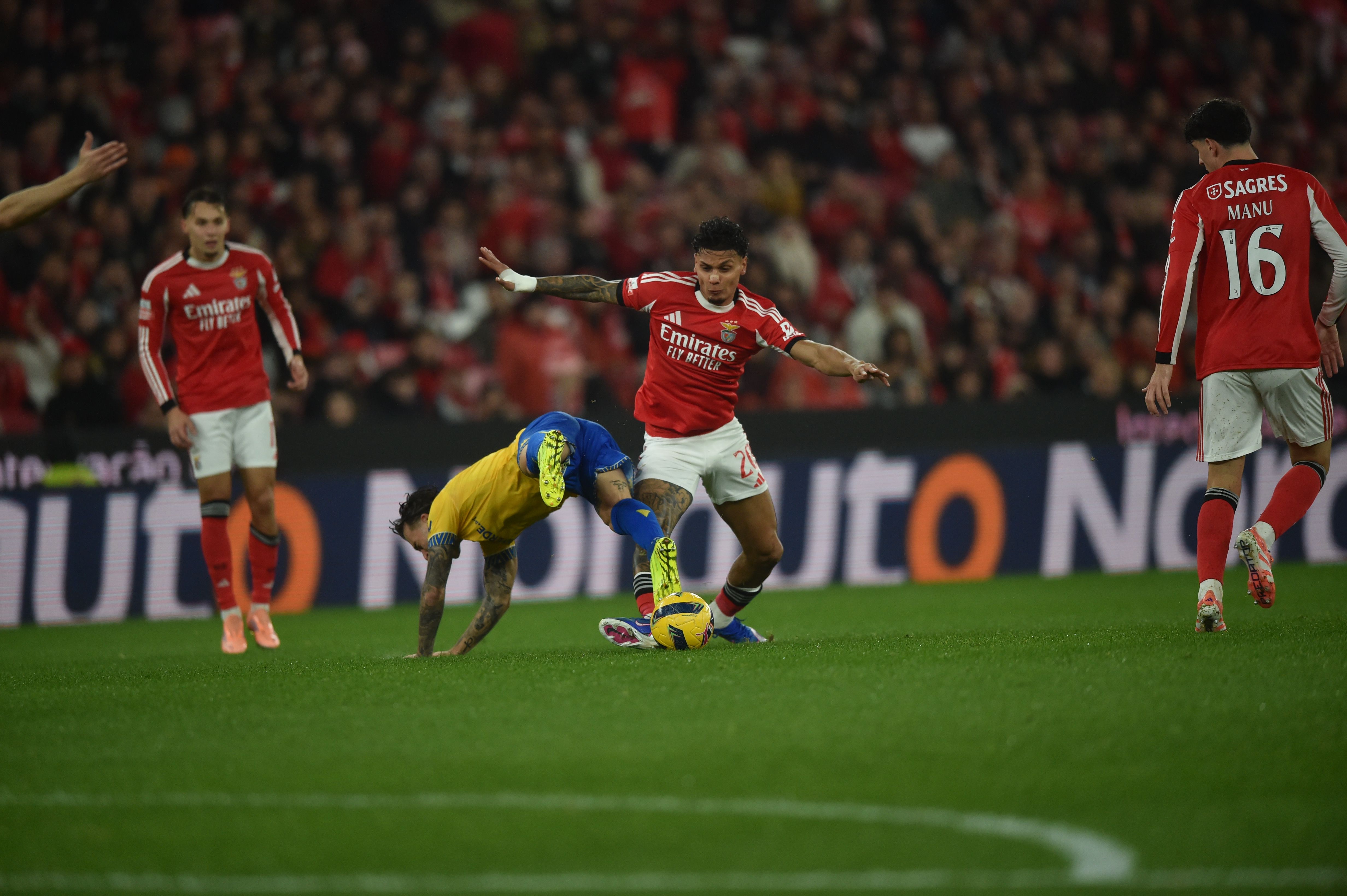 Richard Ríos em ação frente ao Estoril - Foto: Miguel Nunes
