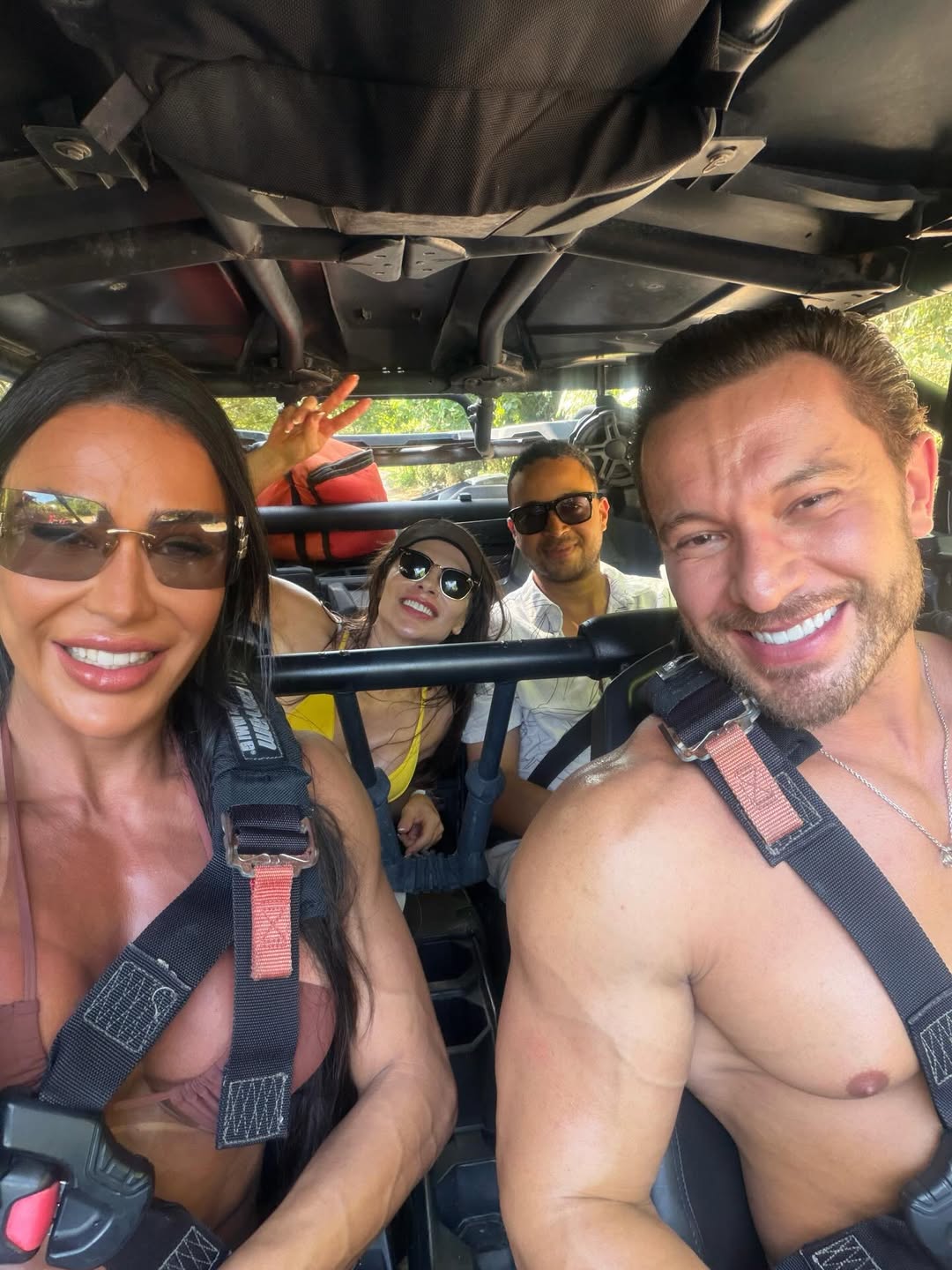 Gracyanne Barbosa e Gabriel Cardoso passaram o Réveillon com amigos - Foto: Reprodução / Instagram @graoficial