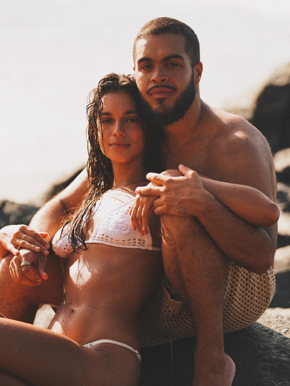 Alane Dias posa com Francisco Gil em Noronha — Foto: Reprodução/Instagram