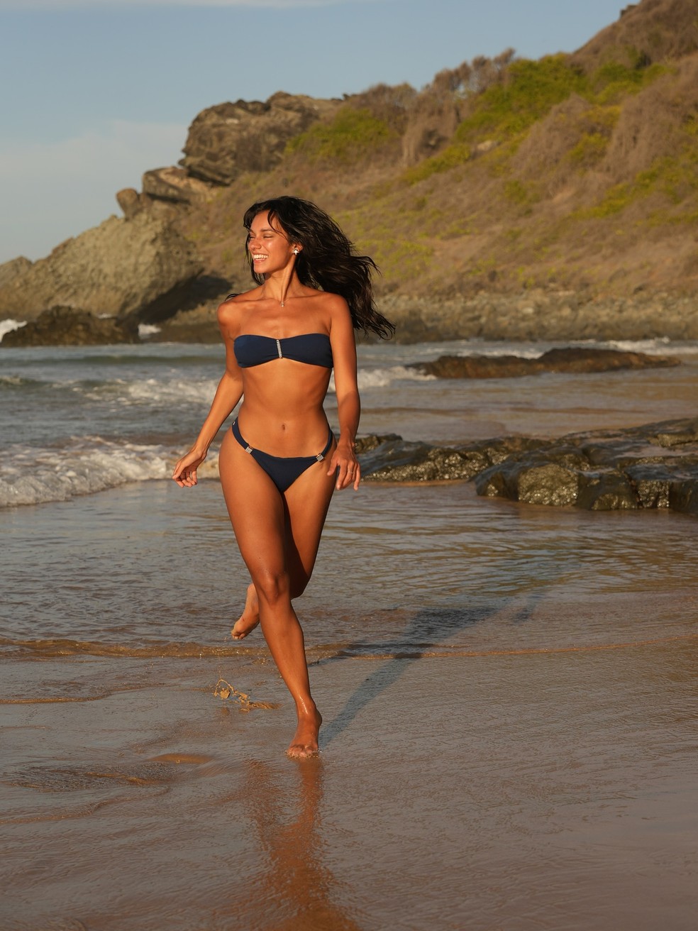 Alane Dias posa com Francisco Gil em Noronha — Foto: Reprodução/Instagram