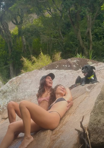 Alanis Guillen faz postagem com a namorada em viagem; veja foto