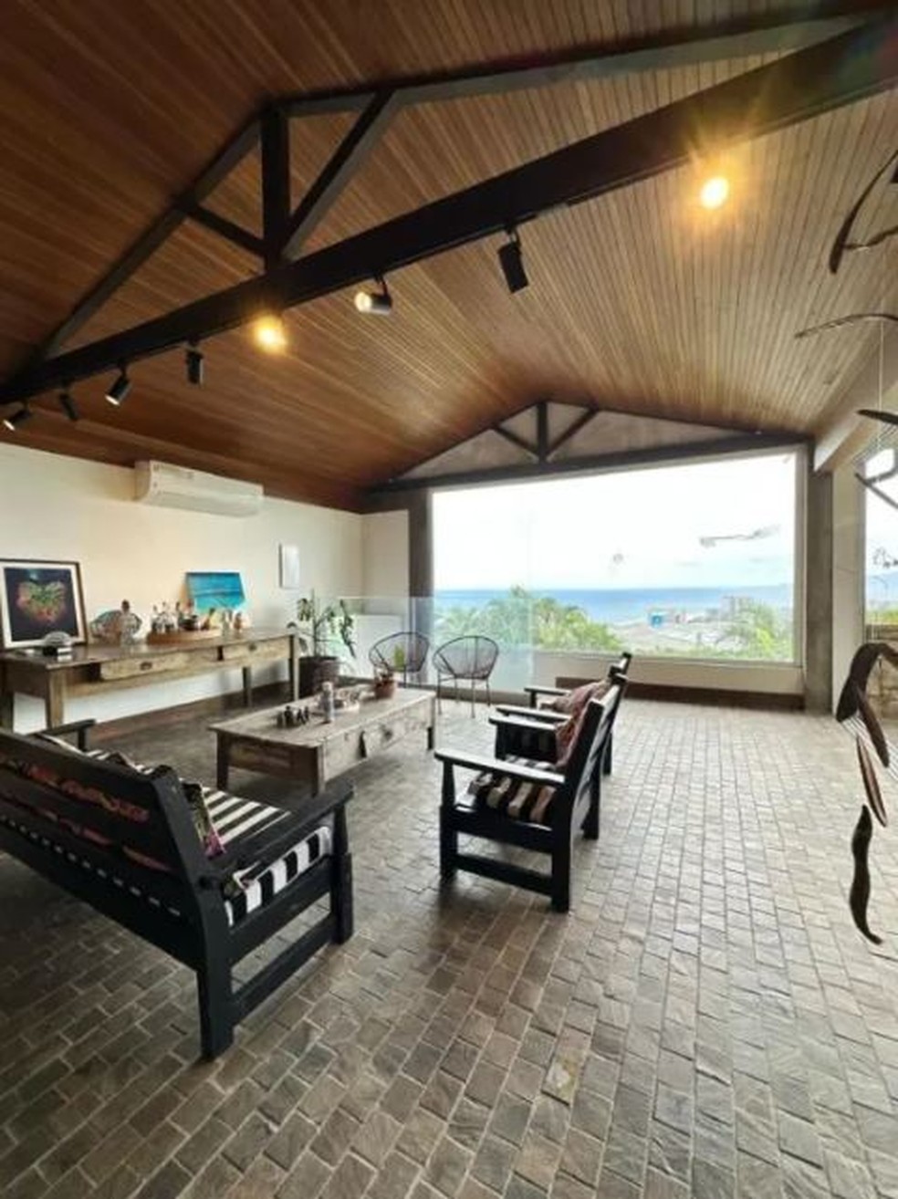 Mateus Solano bota à venda mansão no Joá com vista para o mar — Foto: vivareal/ reprodução