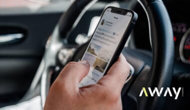 Mexer no telemóvel com o carro parado dá multa? Vê o que diz a lei