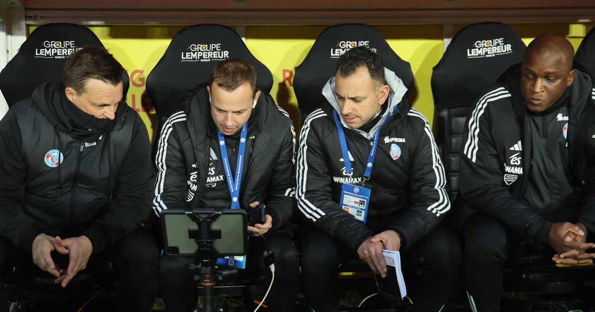 Eixo Estrasburgo-Chelsea: sucessor de Liam Rosenior em França pode ser português