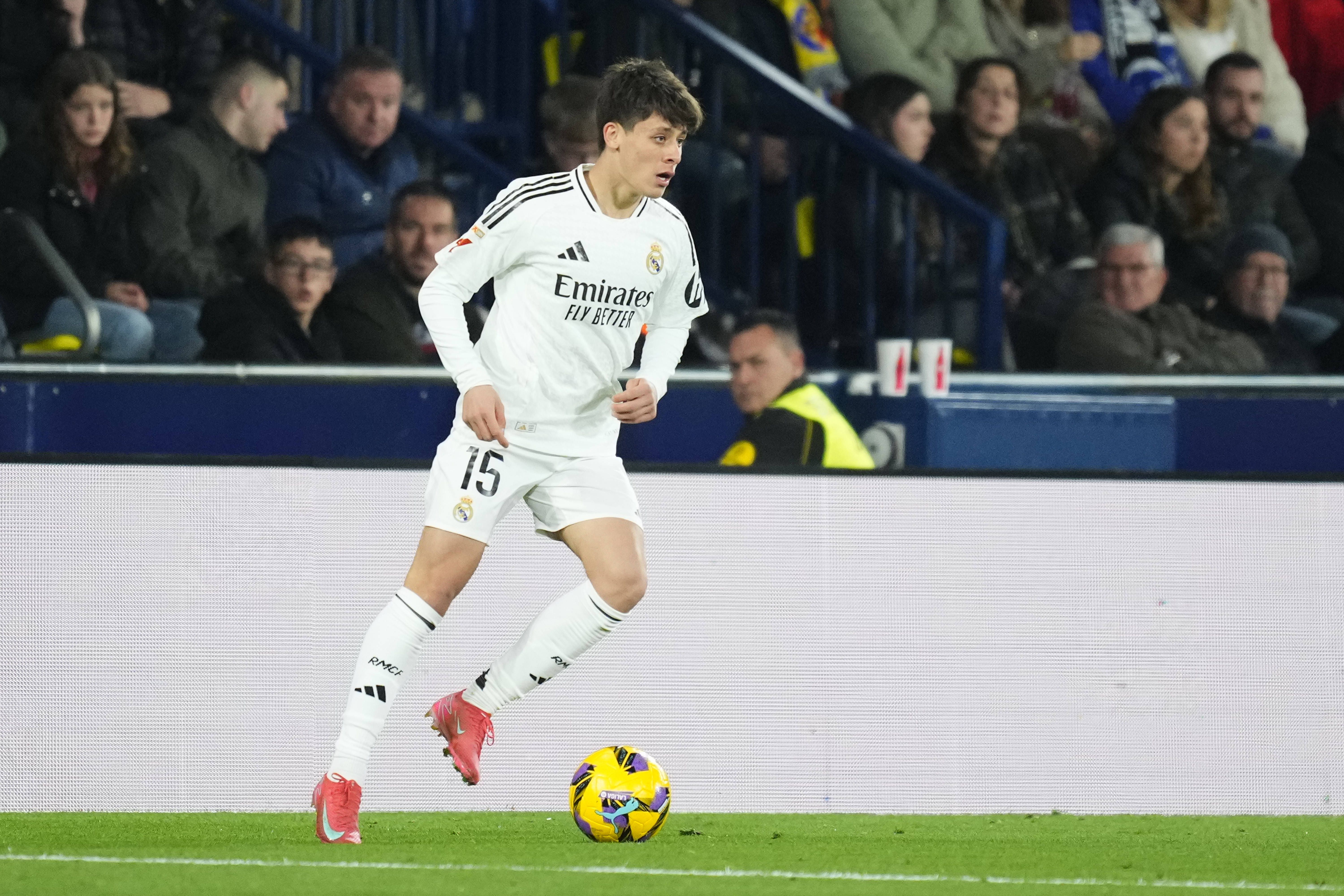 Arda Guler em ação com a camisola do Real Madrid