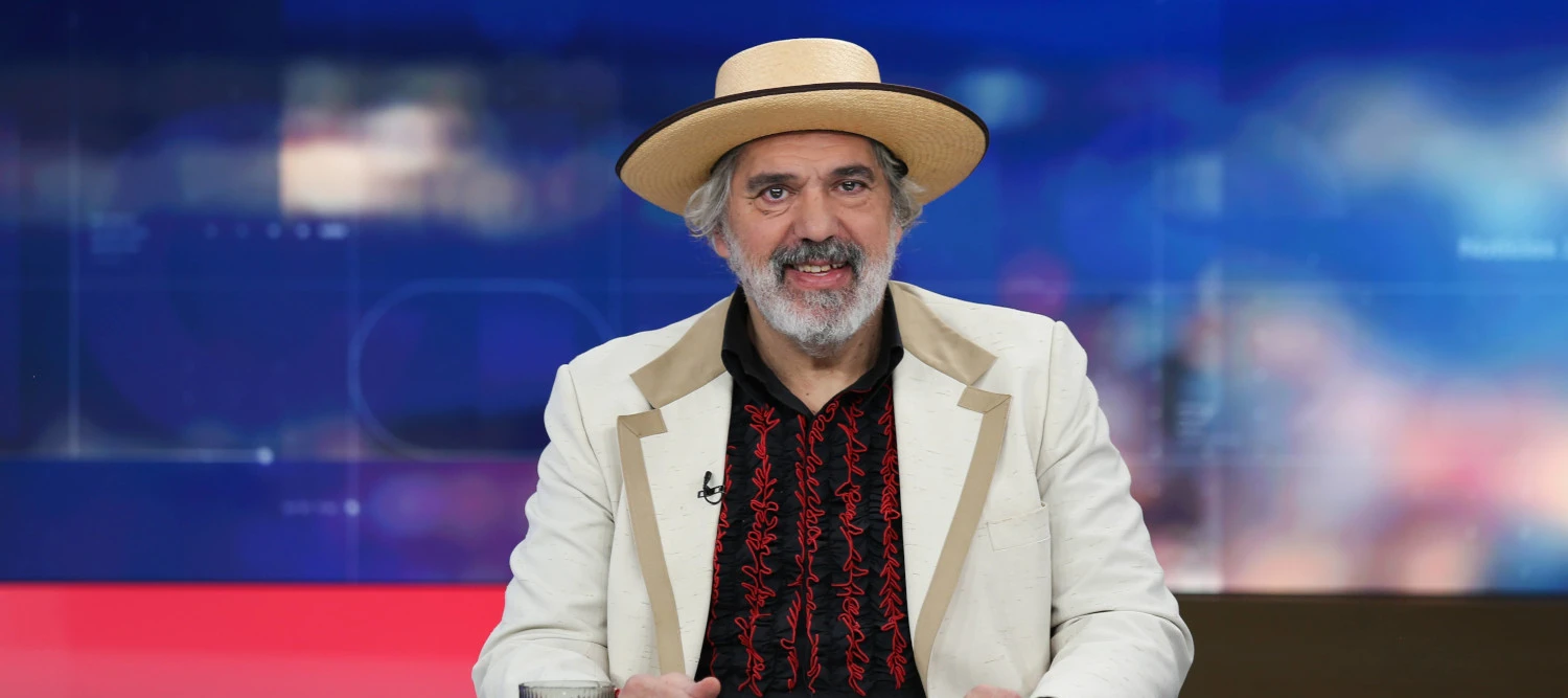 Vinho canalizado e Ferraris. Manuel João Vieira candidata-se a Belém pelo "direito inalienável à felicidade" dos portugueses