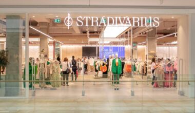 Stradivarius tem novo vestido de edição limitada que faz sucesso em várias cores — NiT