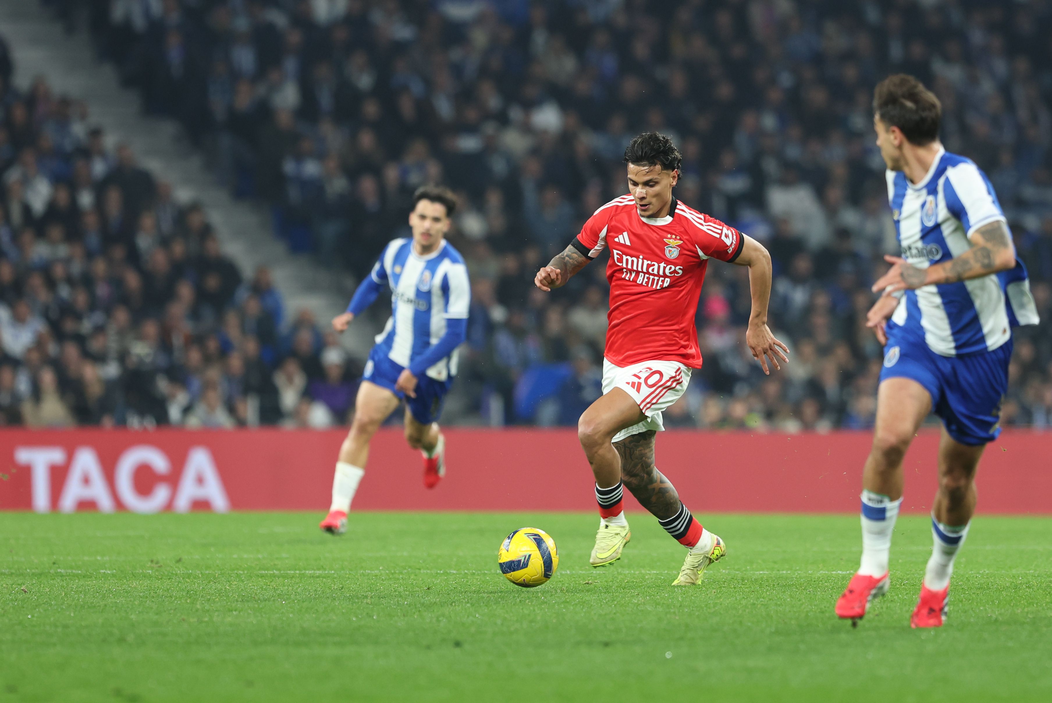 Richard Ríos foi titular na equipa do Benfica. Foto: Catarina Morais/Kapta+