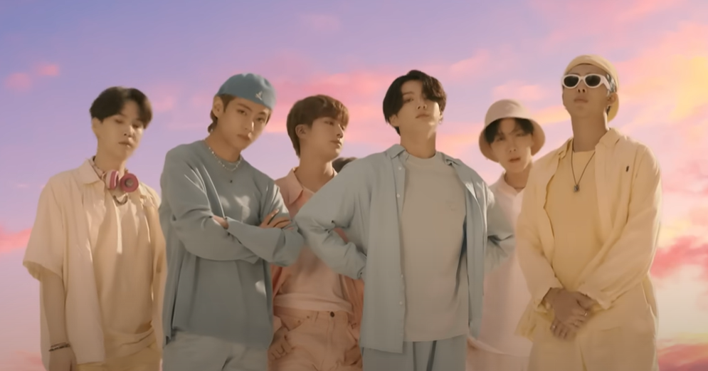 Brasileira é presa na Coreia do Sul após ir à casa de Jungkook, astro do BTS