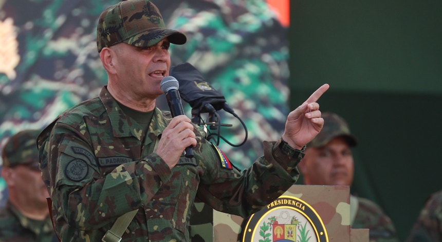 Venezuela denuncia "assassinato a sangue frio" de equipa de segurança de Maduro