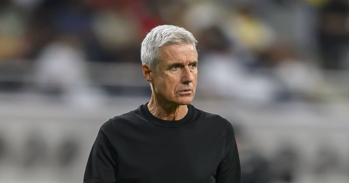 Luís Castro ganha aposta em avançado de 17 anos e estreia-se com goleada