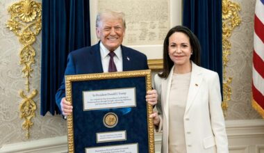 "Um gesto maravilhoso". Corina Machado deu medalha do prémio Nobel a Trump