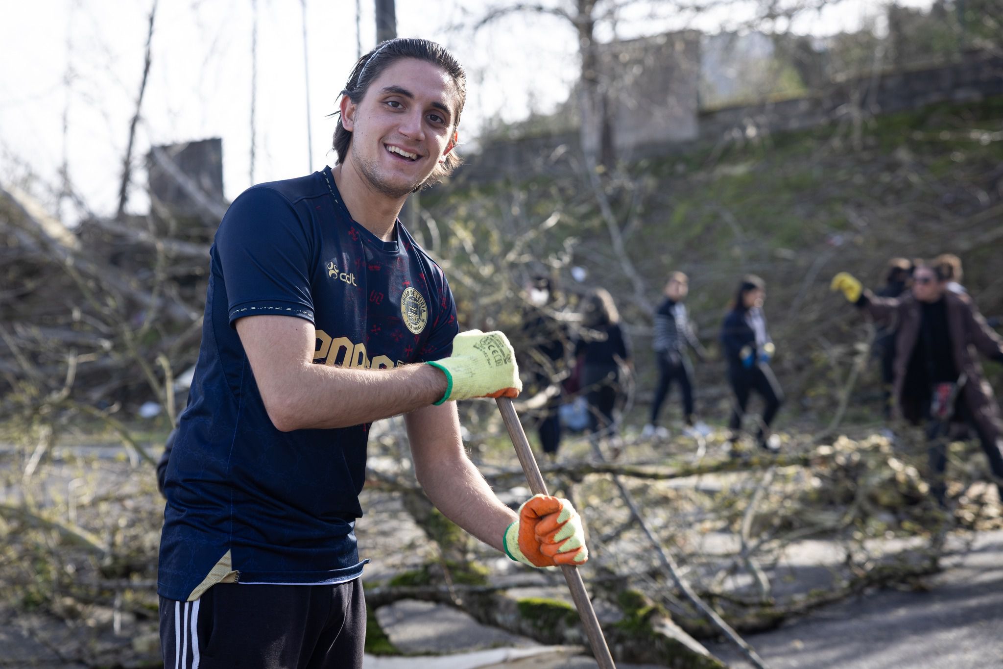 Operações de limpeza no Estádio Dr. Magalhães Pessoa, em Leiria - Foto: UD Leiria