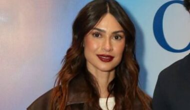 Thaila Ayala posa de biquíni em formato de estrela e celebra dias de descanso