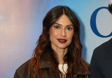 Thaila Ayala posa de biquíni em formato de estrela e celebra dias de descanso