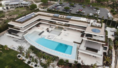 os detalhes da nova mansão de Cristiano Ronaldo avaliada em R$ 215 milhões