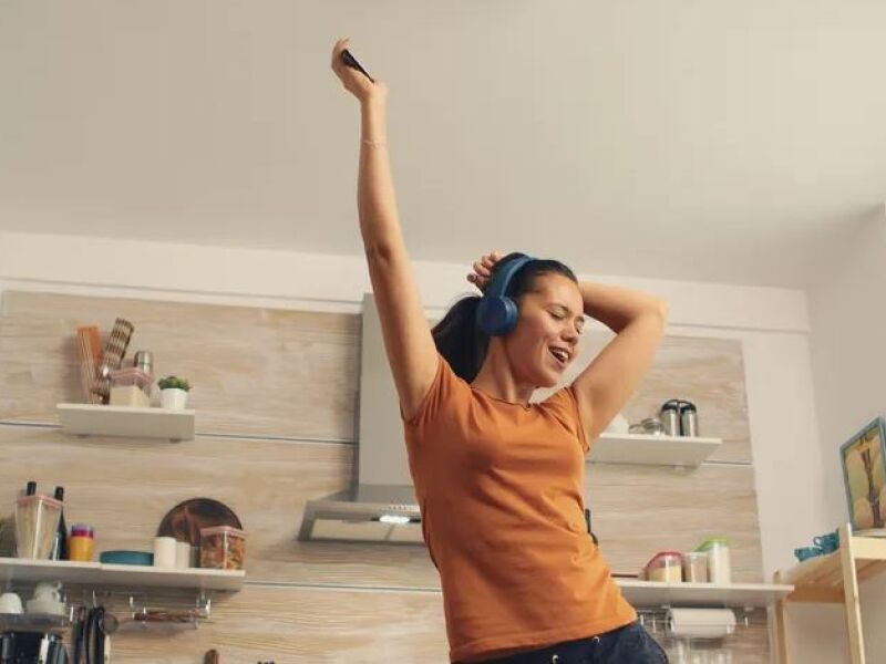 Dançar é associado a risco 76% menor de demência em novo estudo