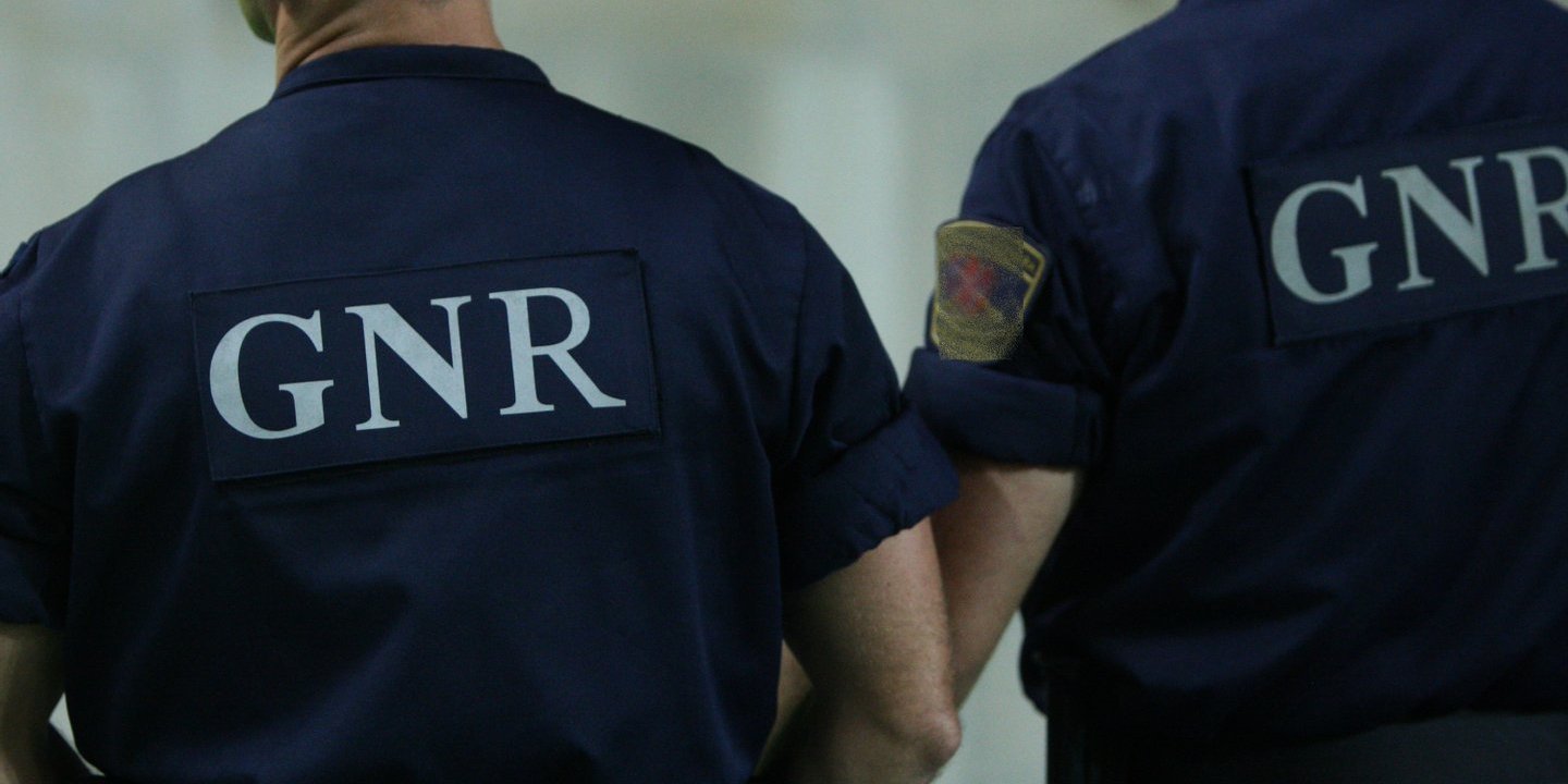 GNR detém dois homens por caça ilegal em Alandroal e Felgueiras