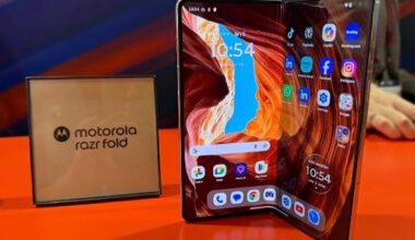 Motorola razr fold, celular dobrável que vira um pequeno tablet