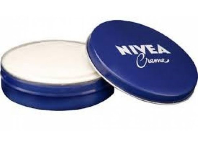 100 anos depois, Beiersdorf lança nova versão do icónico creme da lata azul da Nivea