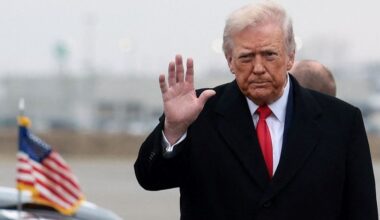 "Ajuda está a caminho!" Donald Trump envia mensagem aos manifestantes do Irão