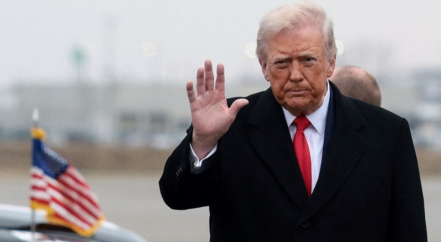 "Ajuda está a caminho!" Donald Trump envia mensagem aos manifestantes do Irão