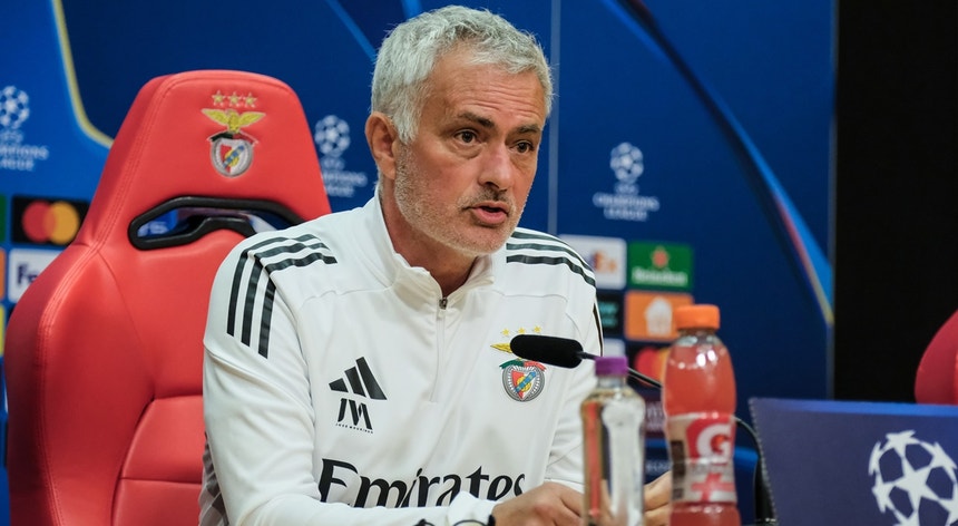 Fiel a si próprio, Mourinho afina Benfica para duelo com o FC Porto