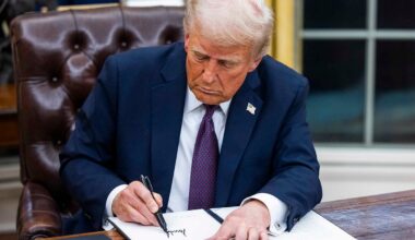 Trump assina ordem de emergência para proteger receitas do petróleo venezuelano nos EUA