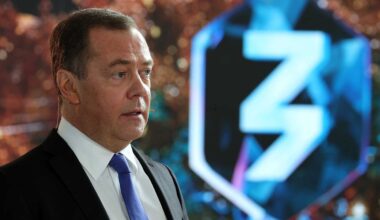 Ex-presidente russo lança ameaça aos "governantes idiotas da Europa" no caso de enviarem forças para a Ucrânia