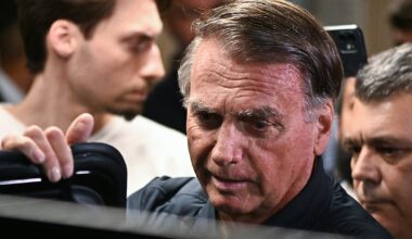Bolsonaro muda de cela na prisão e terá direito a regalias