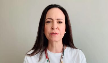 María Corina Machado luta para não se tornar numa vítima colateral da queda de Maduro - Diário de Notícias
