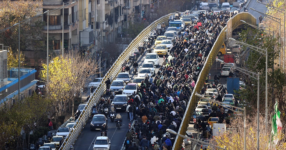 Trump ameaça atacar Irão para "socorrer" manifestantes. Teerão já respondeu