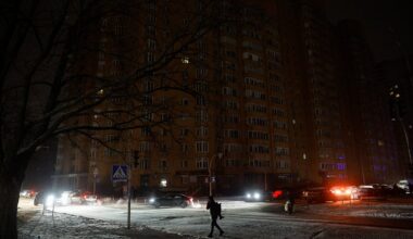 Trump volta ao discurso pró-russo e acusa Zelensky de atrasar a paz - Diário de Notícias