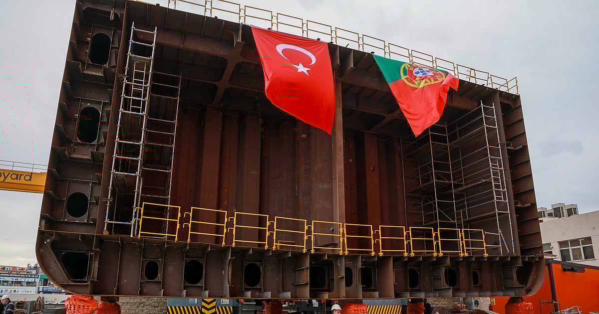 Defesa. Camões já está gravado no novo navio reabastecedor da Marinha (c/Vídeo)