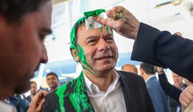 Relação confirma condenação de ativista que atirou tinta verde a Luís Montenegro