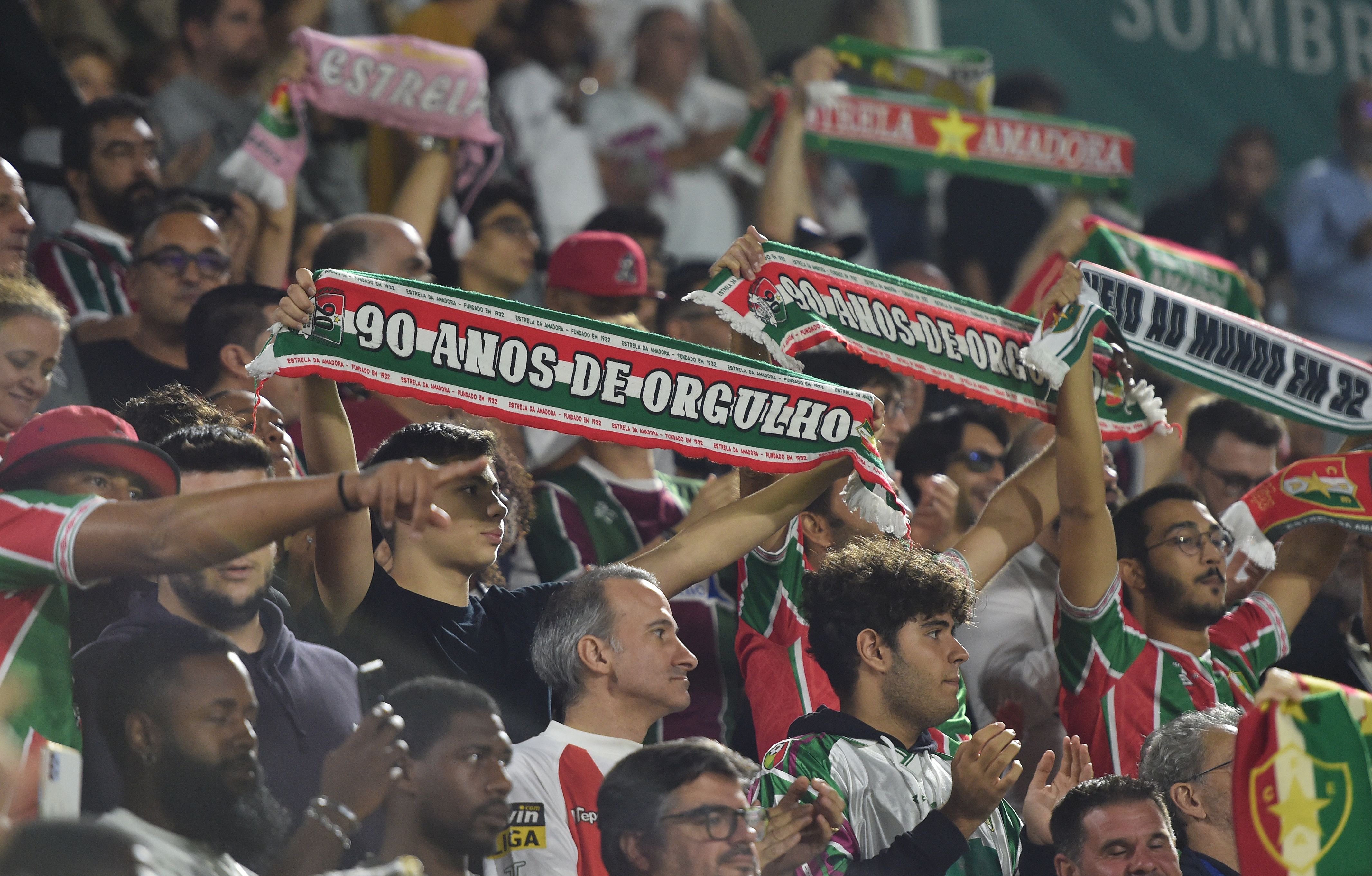 Equipa de sub-16 do Estrela da Amadora é um exemplo inspirador para os adeptos tricolores e não só