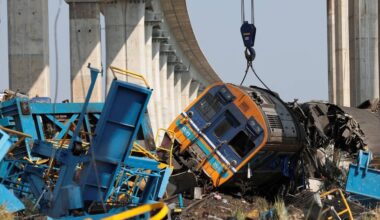 Tailândia. Queda de grua sobre comboio faz mais de 30 mortos