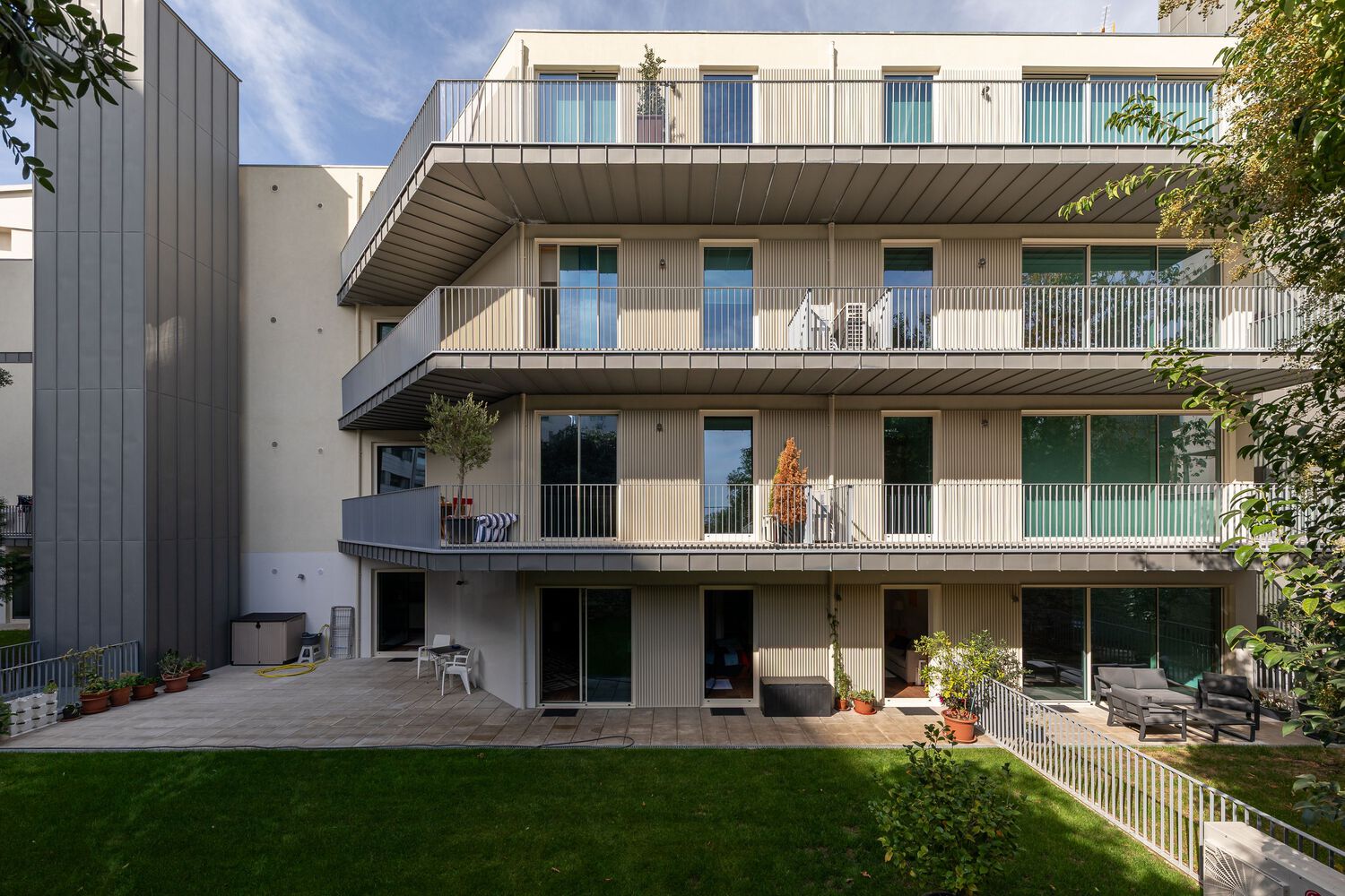 Arquitetos de barcelos destacados em portal internacional por prédio num lugar cheio de história