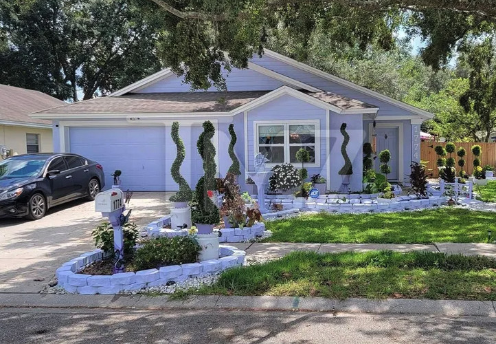 Casa de Edward Mãos de Tesoura virou museu mantido por casal de fãs