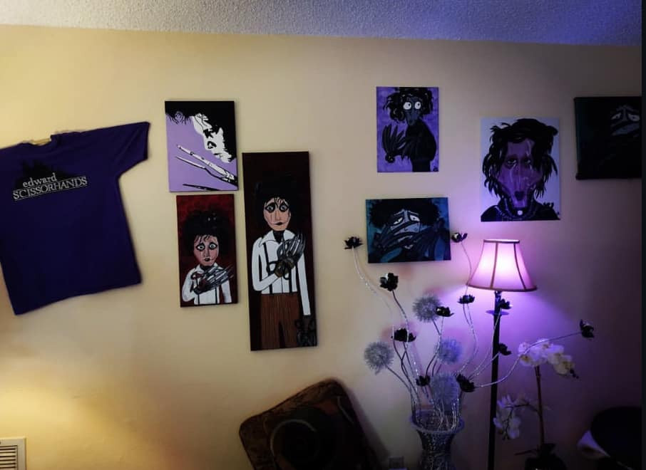 Casa de Edward Mãos de Tesoura virou museu mantido por casal de fãs