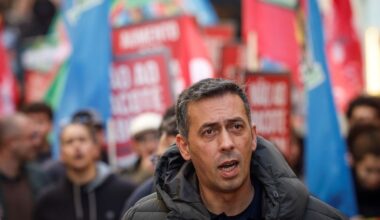 Contra o pacote laboral. CGTP entrega abaixo-assinado com mais de 190.000 assinaturas